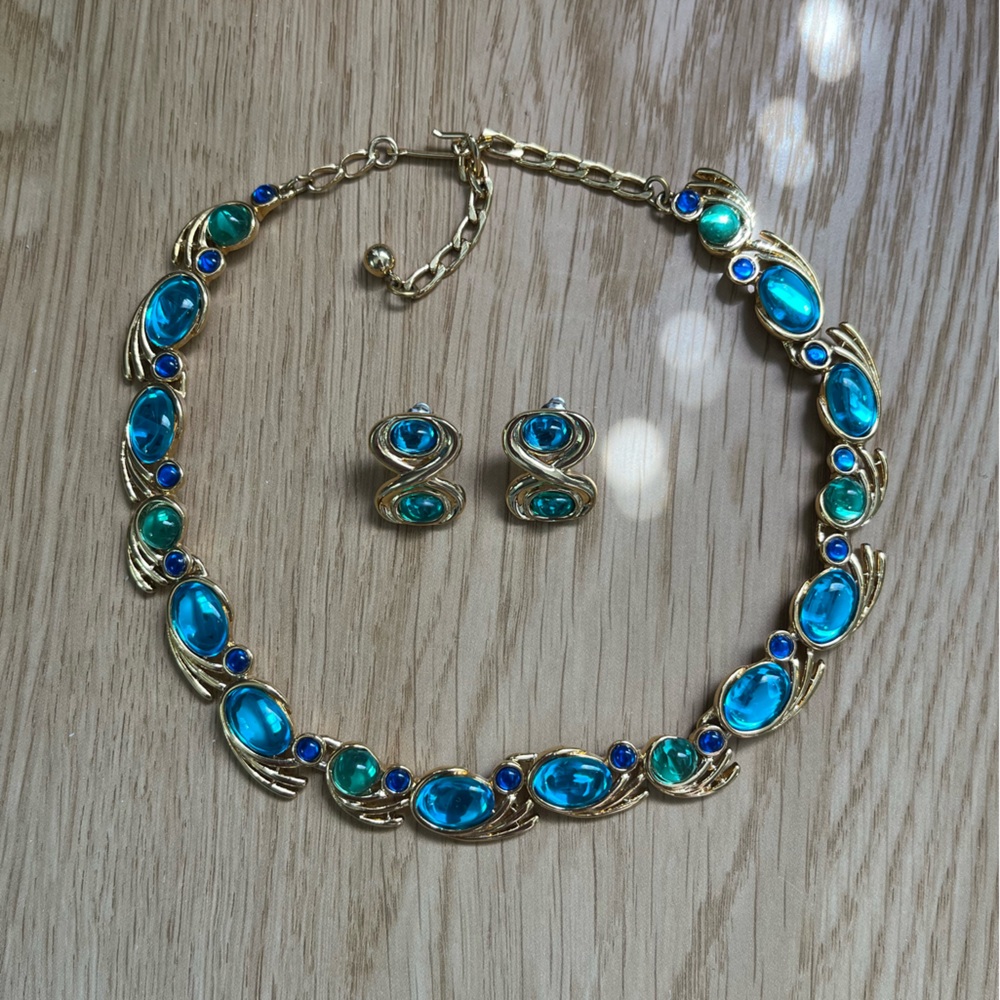 Vintage Signed Trifari Jelly Belly Necklace and Earring Set